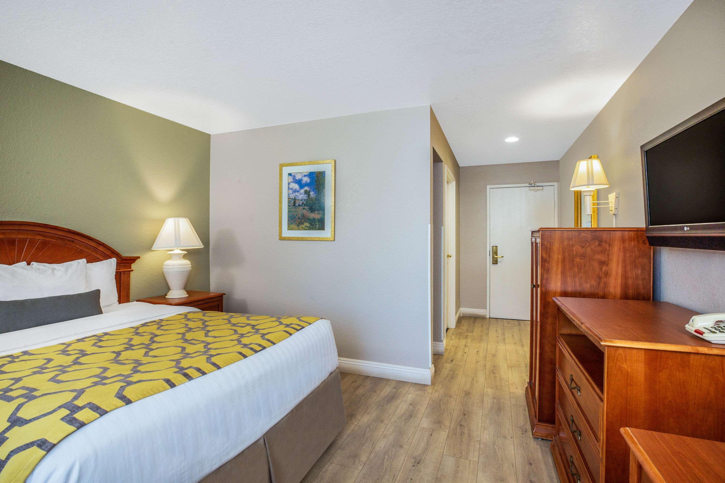 Baymont By Wyndham Tehachapi Hotel Exterior photo