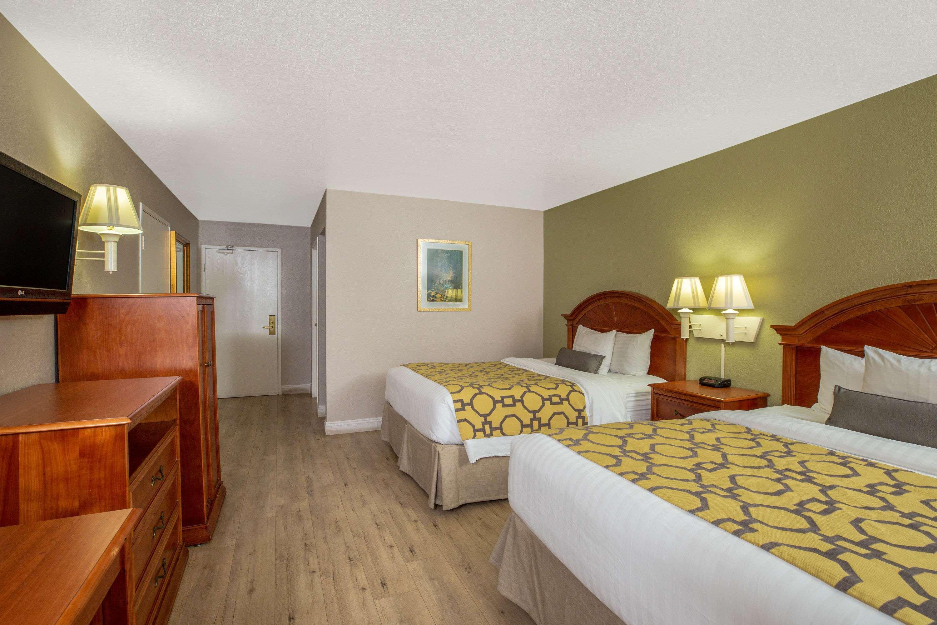 Baymont By Wyndham Tehachapi Hotel Exterior photo