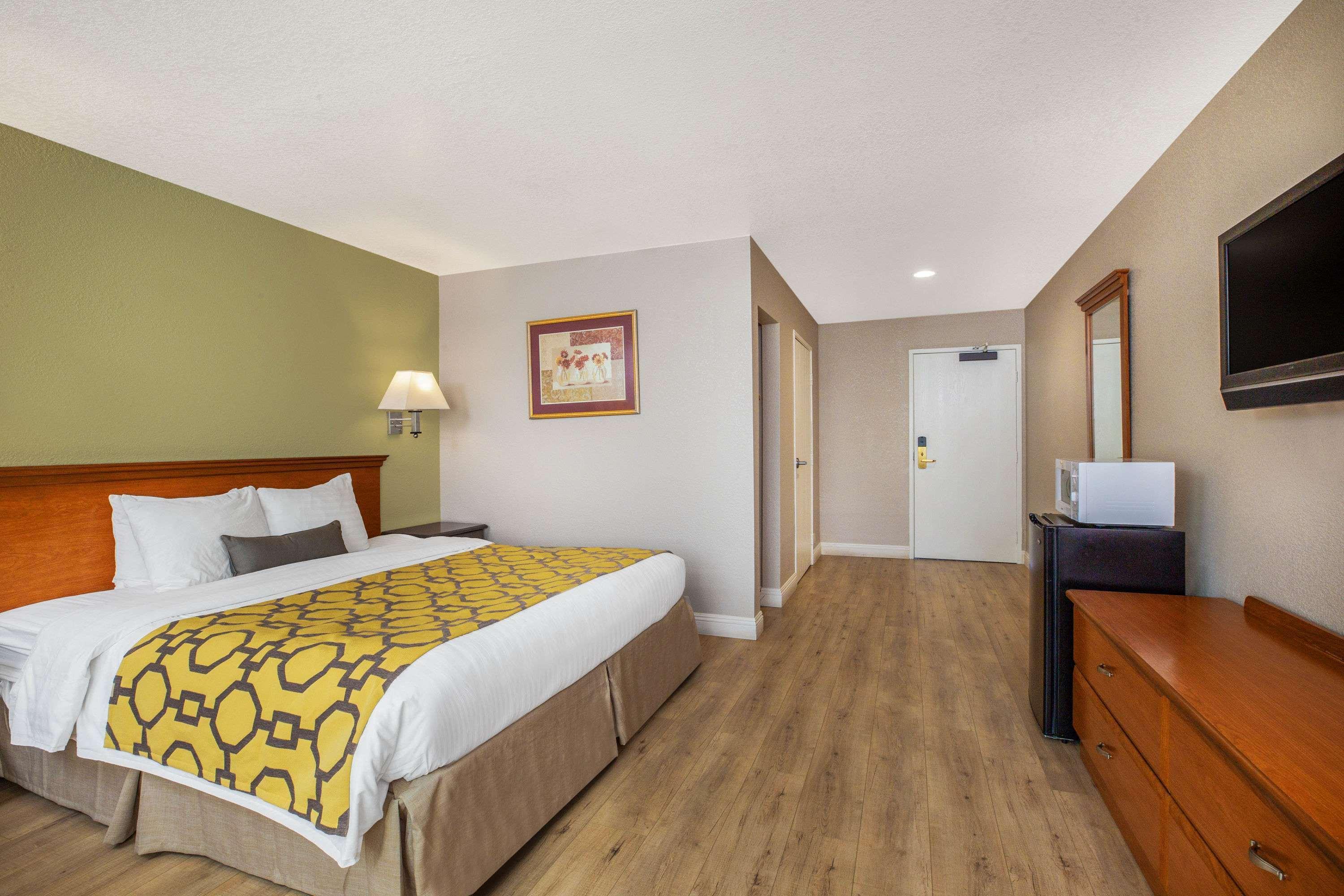 Baymont By Wyndham Tehachapi Hotel Exterior photo