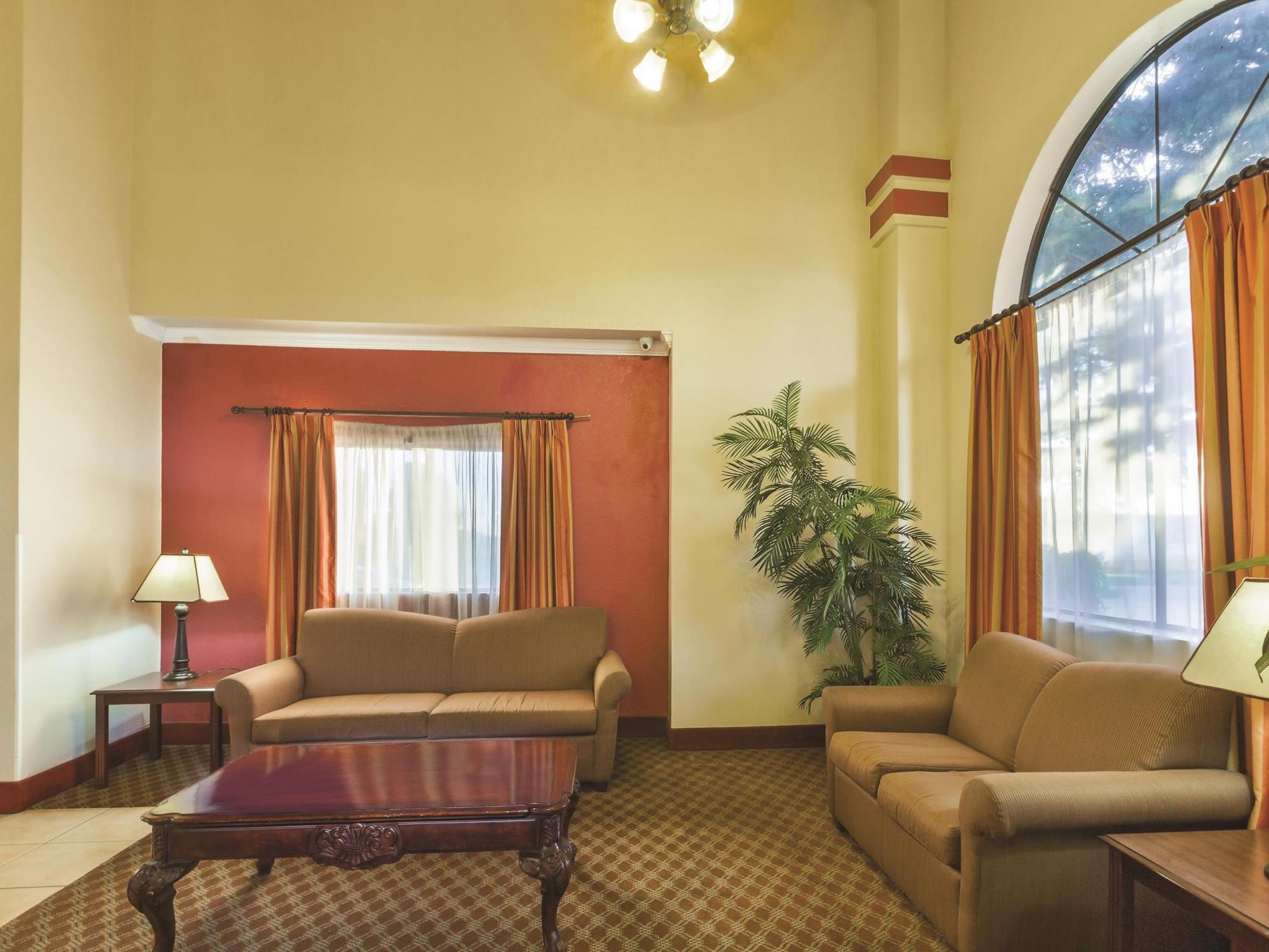 Baymont By Wyndham Tehachapi Hotel Exterior photo