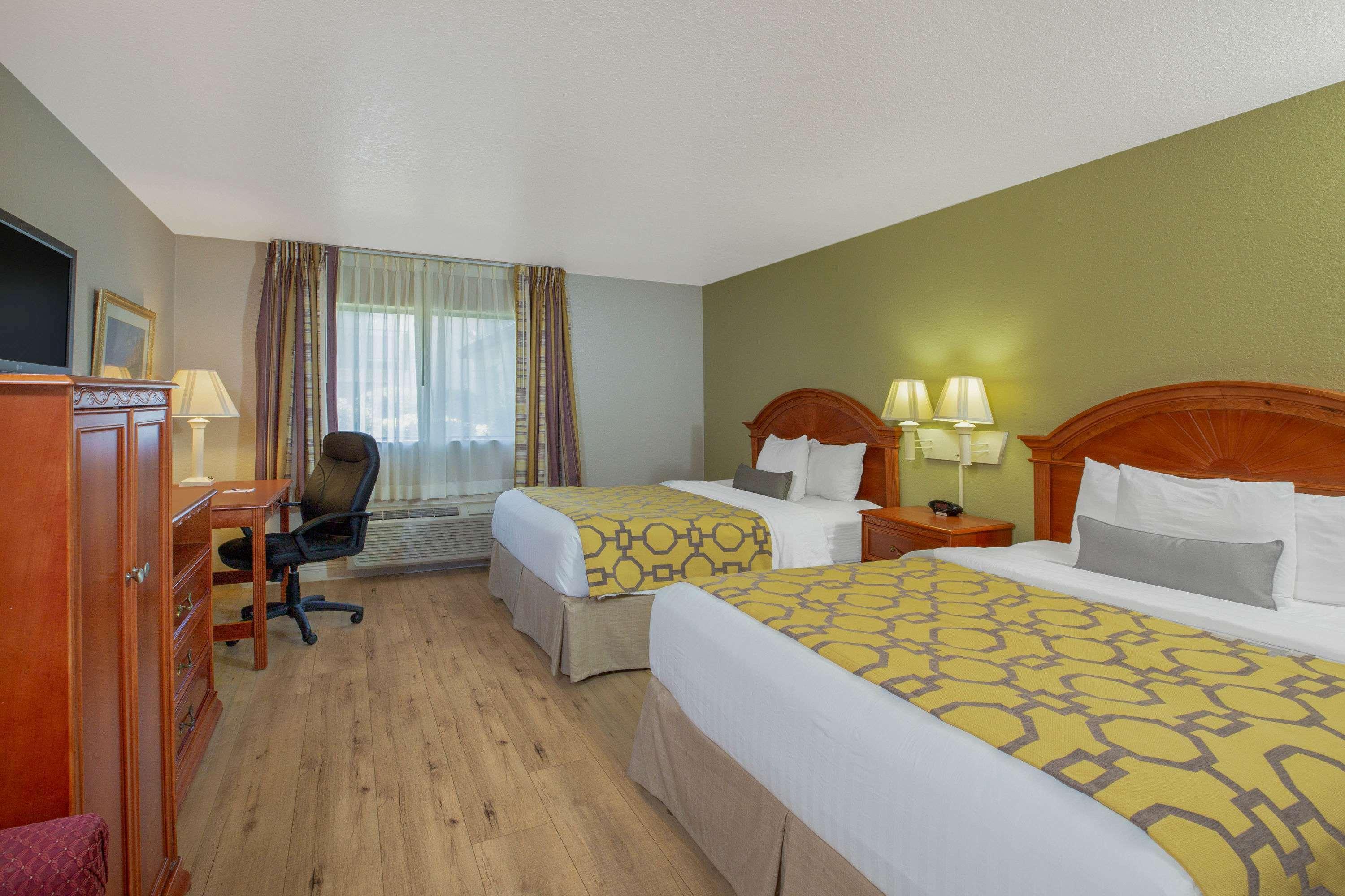 Baymont By Wyndham Tehachapi Hotel Exterior photo